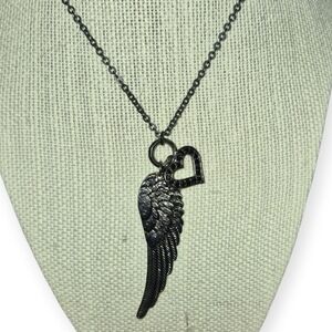 DARK SHADOWS Black Angel Wing and Heart With Crystals Necklace NOS NWOT. UNISEX